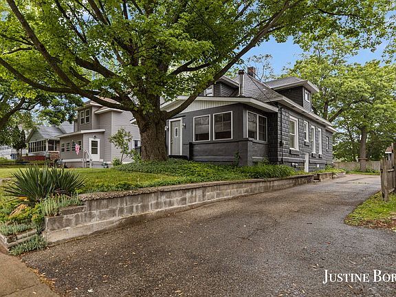2nd image of 2264 Stafford Ave SW