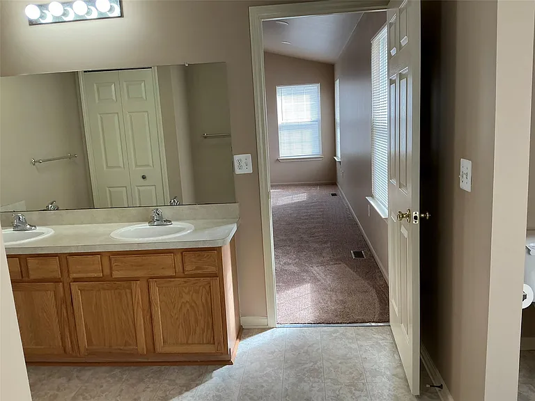 48161 Nottinghill Ln — Photo 32