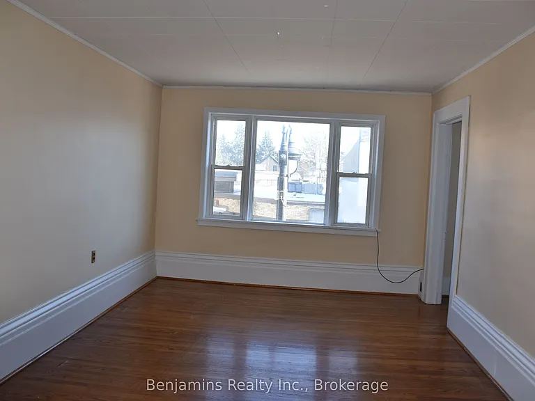 421 Main St S — Photo 7