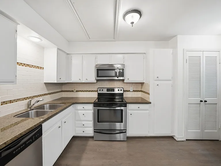 2815 Welborn St #101 — Photo 10