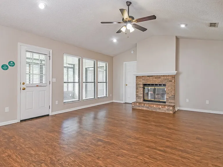 8850 Cherry Hill Dr — Photo 4
