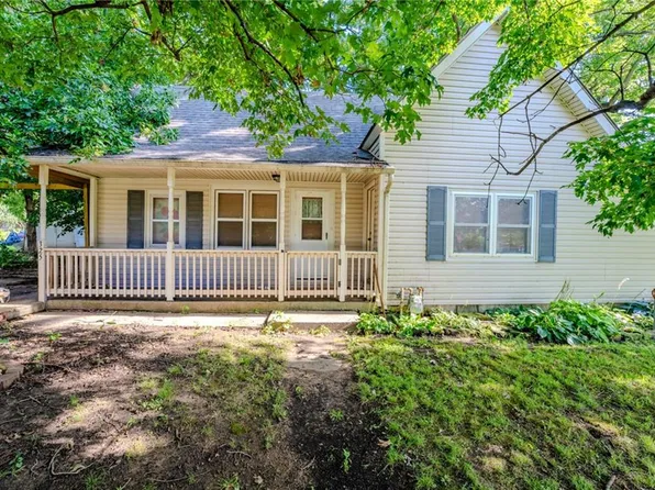 325 W Montgomery St, Thayer, KS 66776