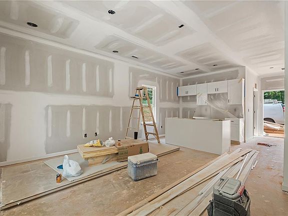 5th image of 113 Barlow Cir