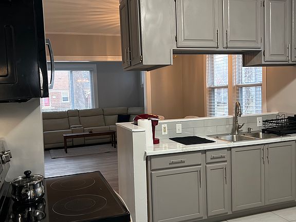 5th image of 2824 Parker St