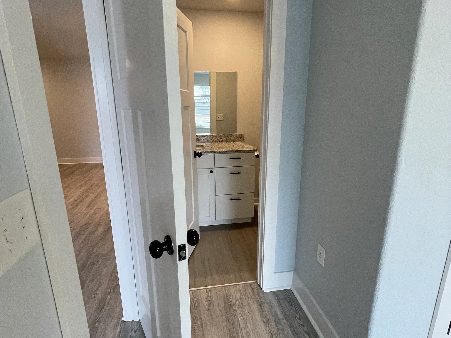 3 bed, 1100 sqft, $1,200 — Photo 4
