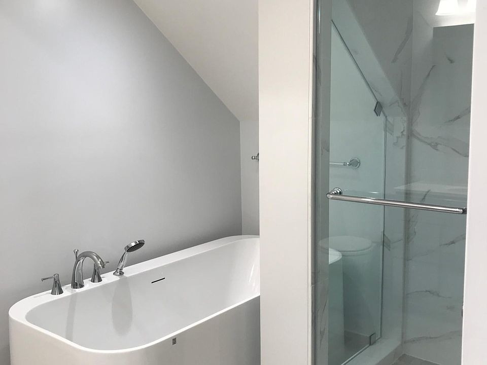 Bathroom: The recently remodeled bathroom has a walk-in shower and deep soaking tub.