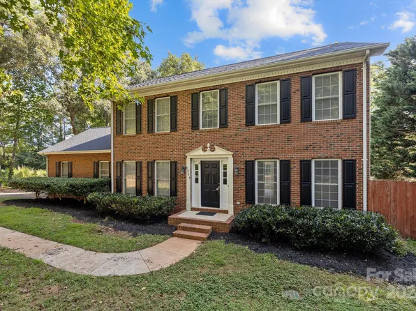 9316 Horseshoe Bend Dr, Charlotte, NC 28215