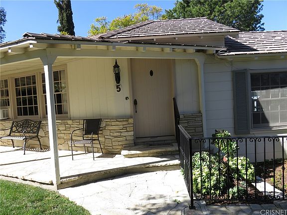 2nd image of 5 Sunnyfield Dr
