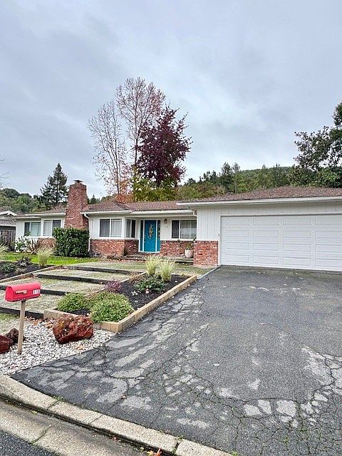 1st image of 310 Deerfield Dr