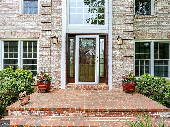 4th image of 17525 Applewood Ln