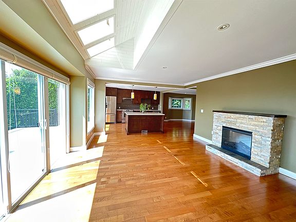 4th image of 2522 Nelson Ave