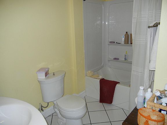 4th image of 2862 N Bremen St #1