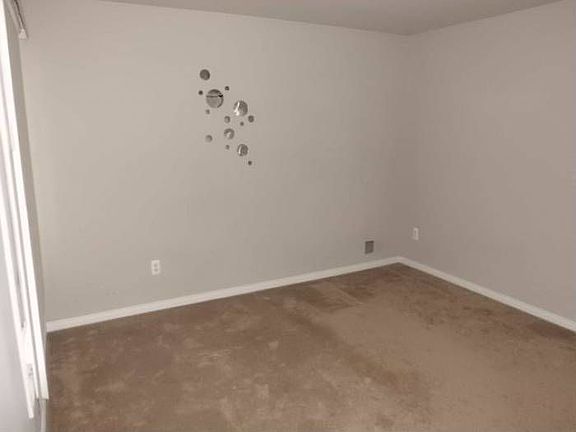 5th image of 237 Harrington Dr #1