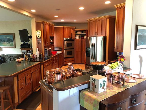 4th image of 611 Cowen Dr Room 4