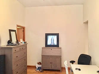 Rented by Warren T Real Estate Corp.