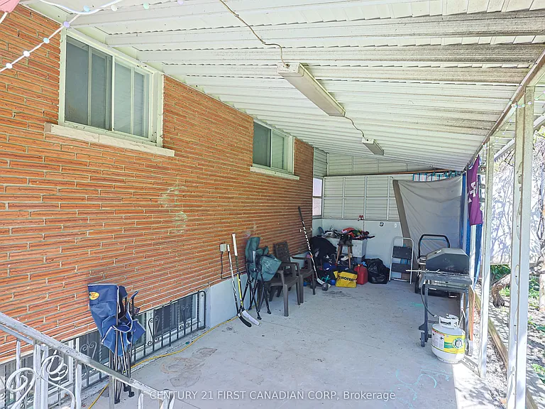 268 Burlington Cres — Photo 25