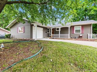 317 E Holiday Dr, Decatur, IL 62526