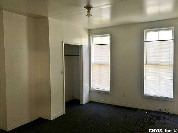4th image of 609 Park St