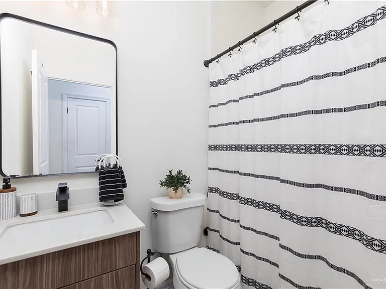 1006 N Clarence Ave #2 — Photo 13