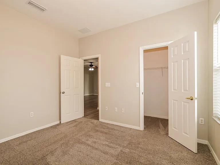 292 Cloverdale Rd — Photo 10