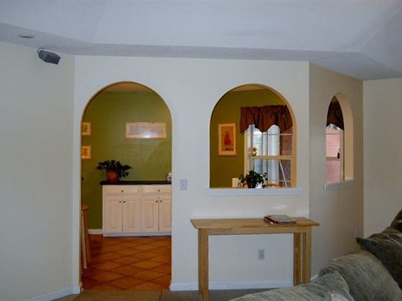 4th image of 102 W Kingswood Dr