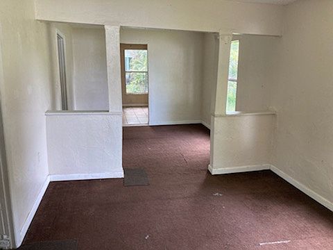 5th image of 418 Pleasant St