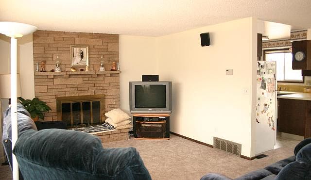 2nd image of 6910 N Wiscomb St