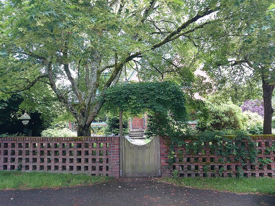 2nd image of 2700 NE 91st St