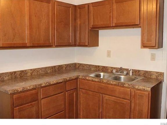 3rd image of 9427 Minerva Ave