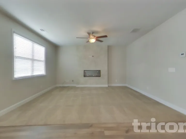 83 Leyland Ct — Photo 2