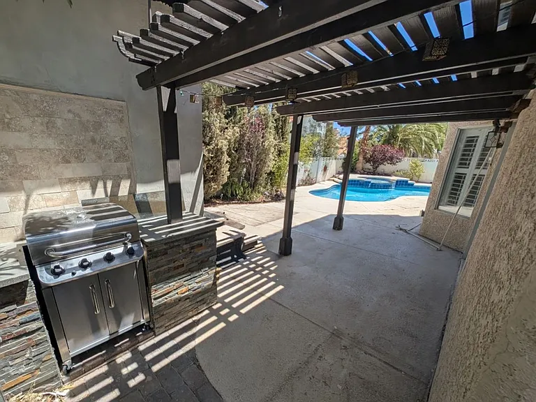 8432 Airmont Ct — Photo 17