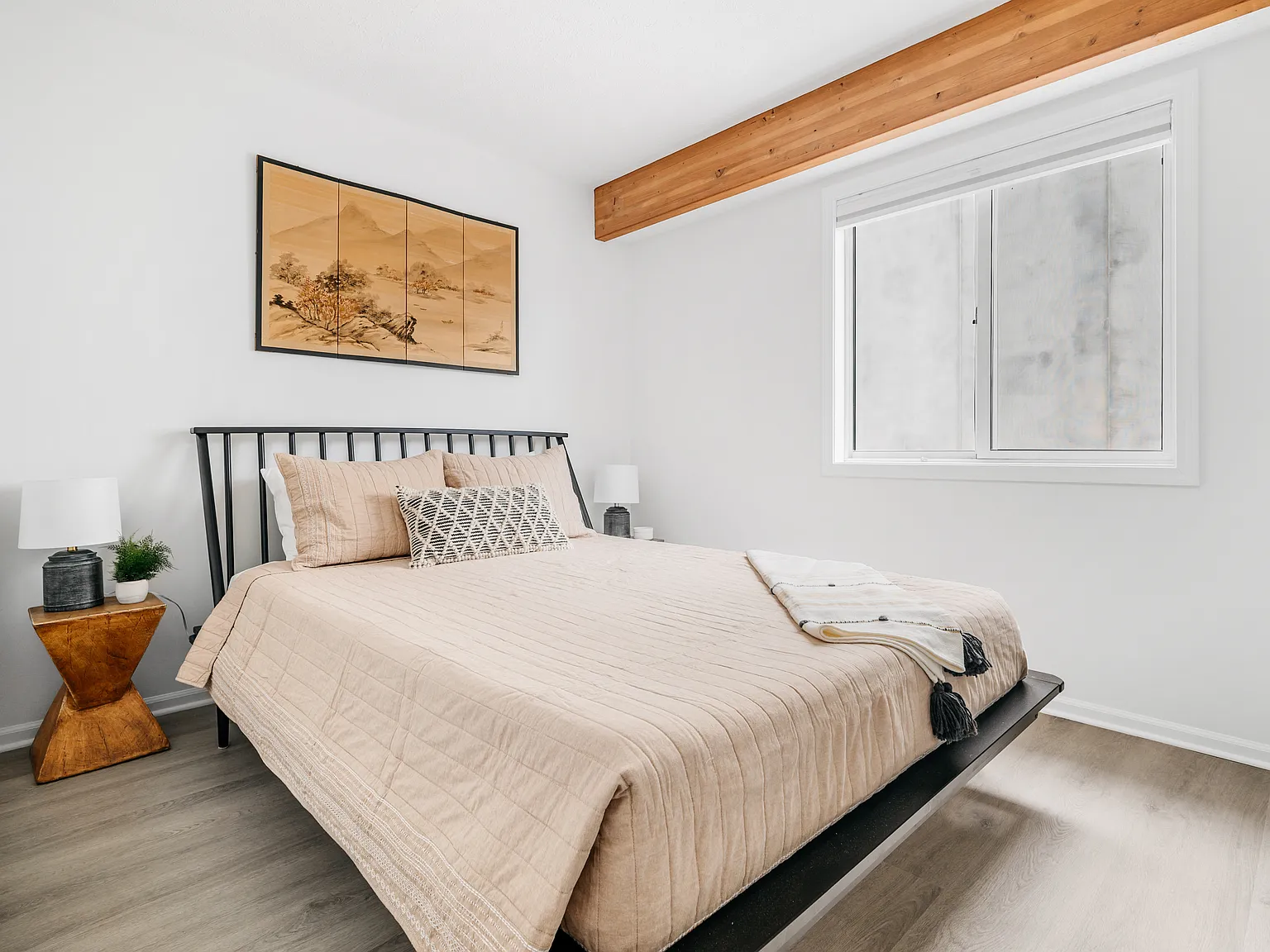 3 bed, 950 sqft, $2,000 — Photo 3