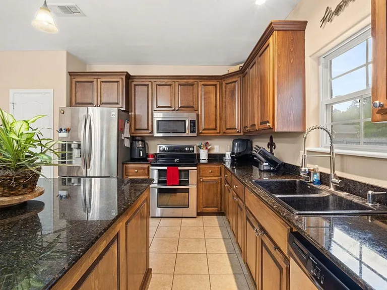 315 Veterans Ln — Photo 5