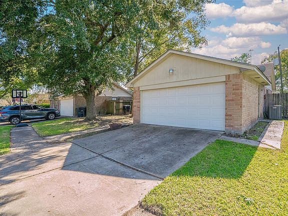 3rd image of 5411 Ingomar Way
