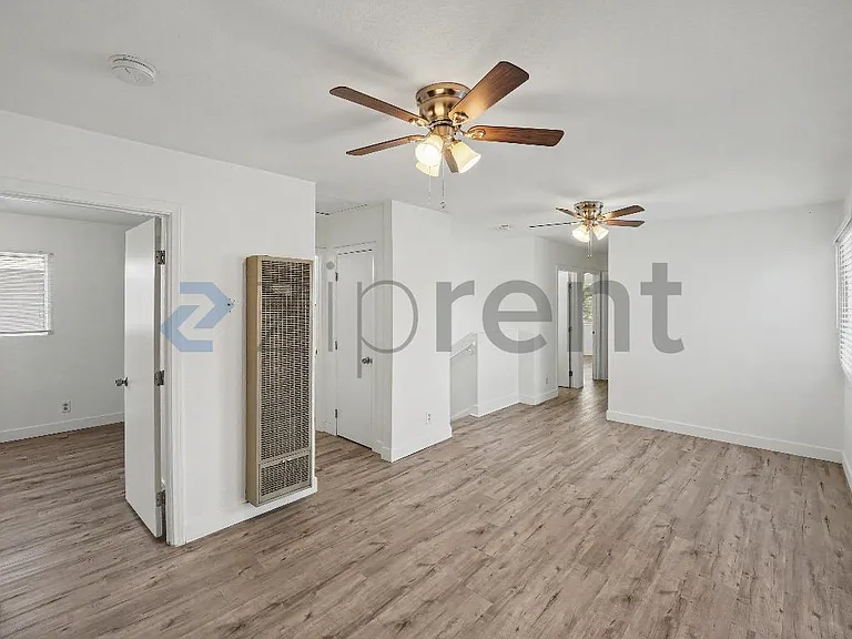 927 Freeman Ave — Photo 11