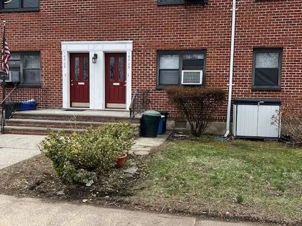 160-06 Cross Island Parkway image 1 of 13