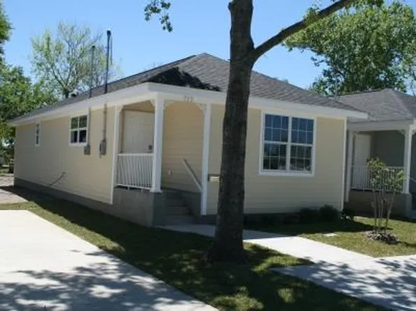 722 16th St, Gretna, LA 70053