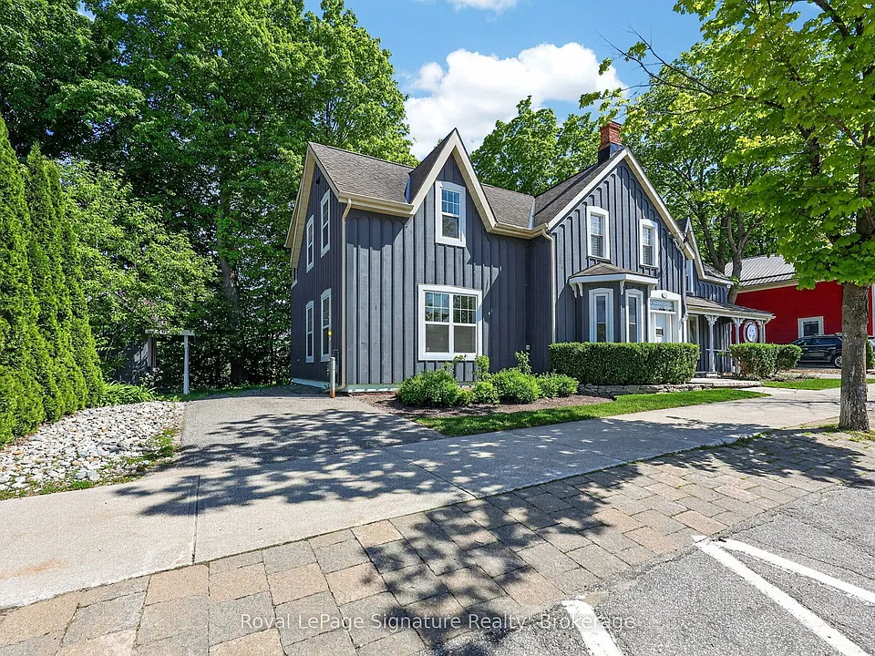 21 Bruce St N