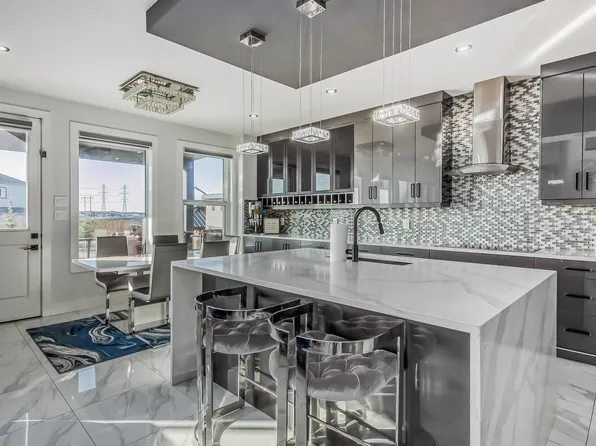 1448 25th St NW, Edmonton, AB T6T 2K7