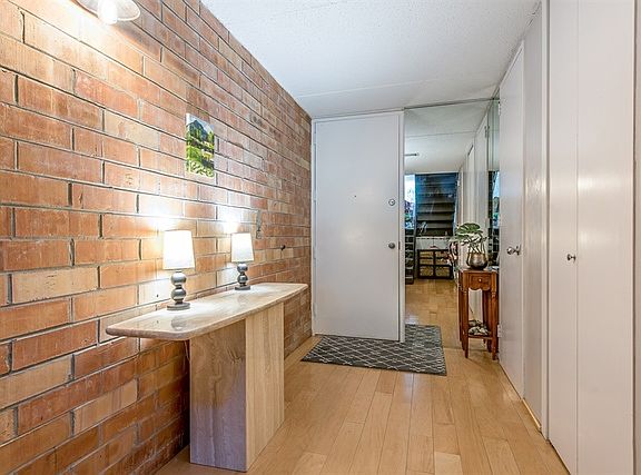2nd image of 630 Vernon Ave APT 9