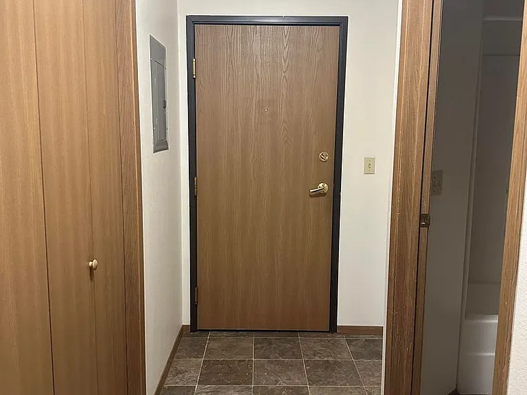 Dakota E & W Apartments — Photo 81