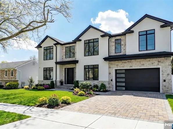 192 Thomas Dr, Paramus, NJ 07652