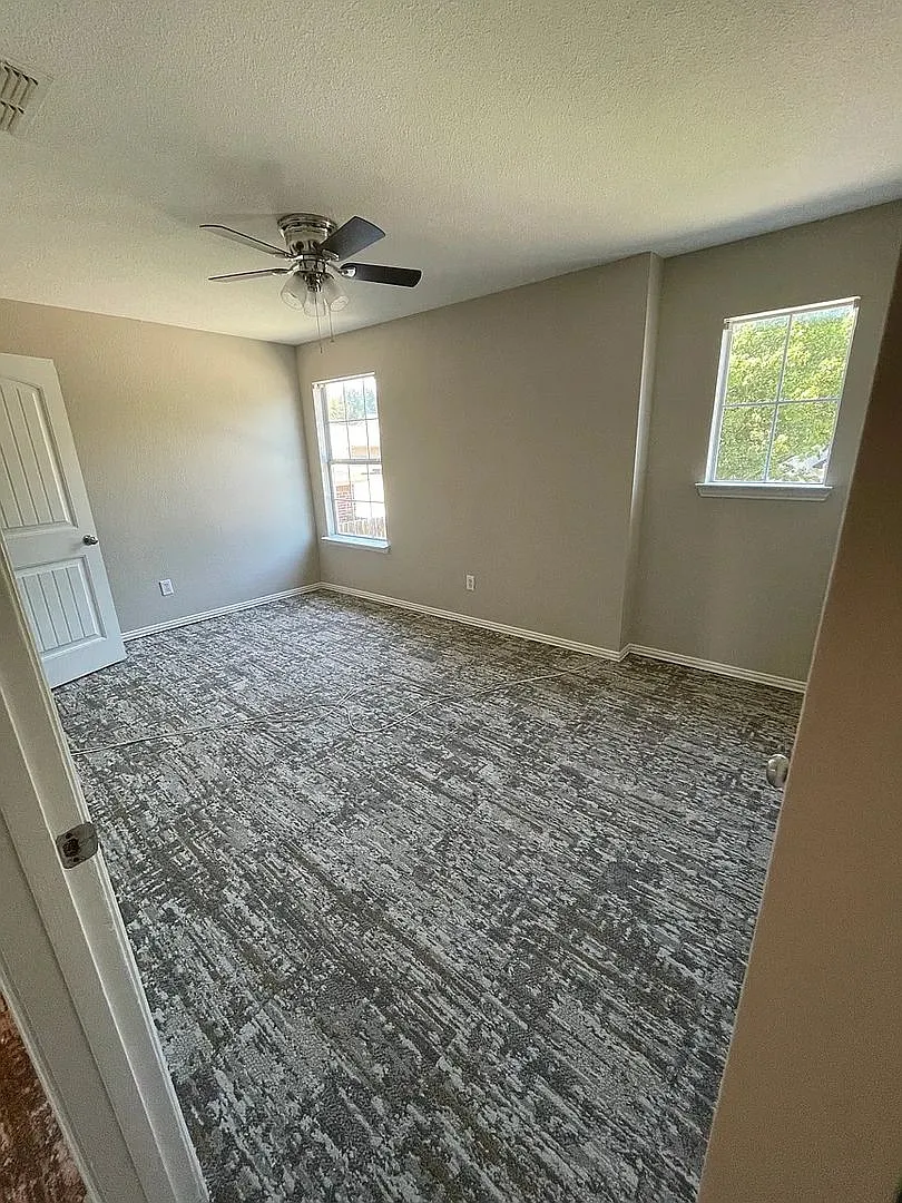 Room in 2 Bedroom Home in Fort Worth — Photo 1