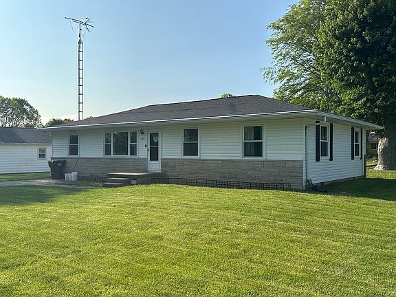 3rd image of 1198 E Meadow Dr