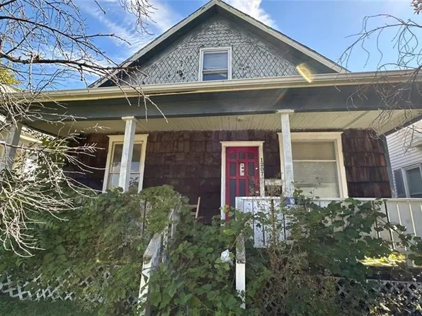 1207 S 23rd St, Saint Joseph, MO 64507