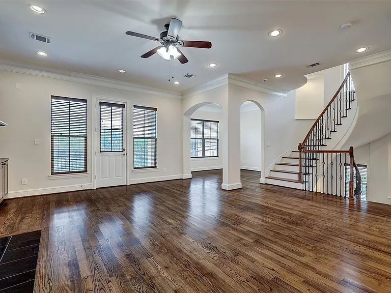 2401 Radcliffe St — Photo 5