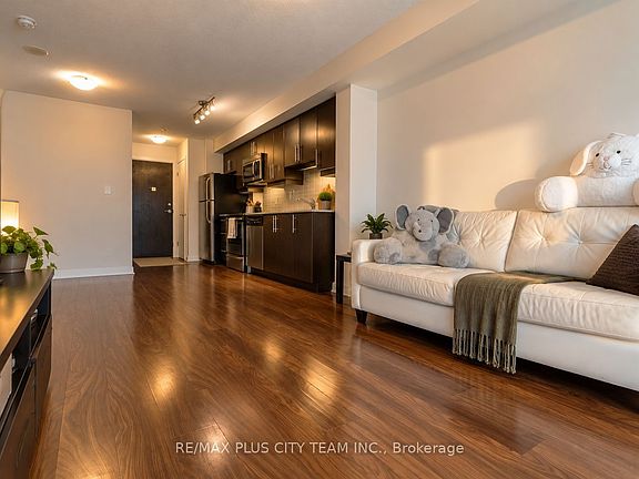 3rd image of 33 Bay St #1502