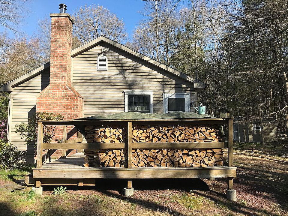 2nd image of 8 Holly Ln