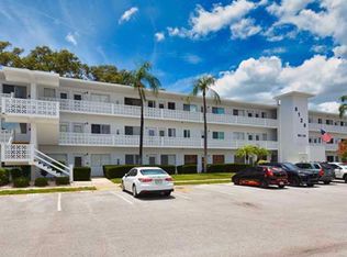 8396 111th St N APT 301, Seminole, FL 33772