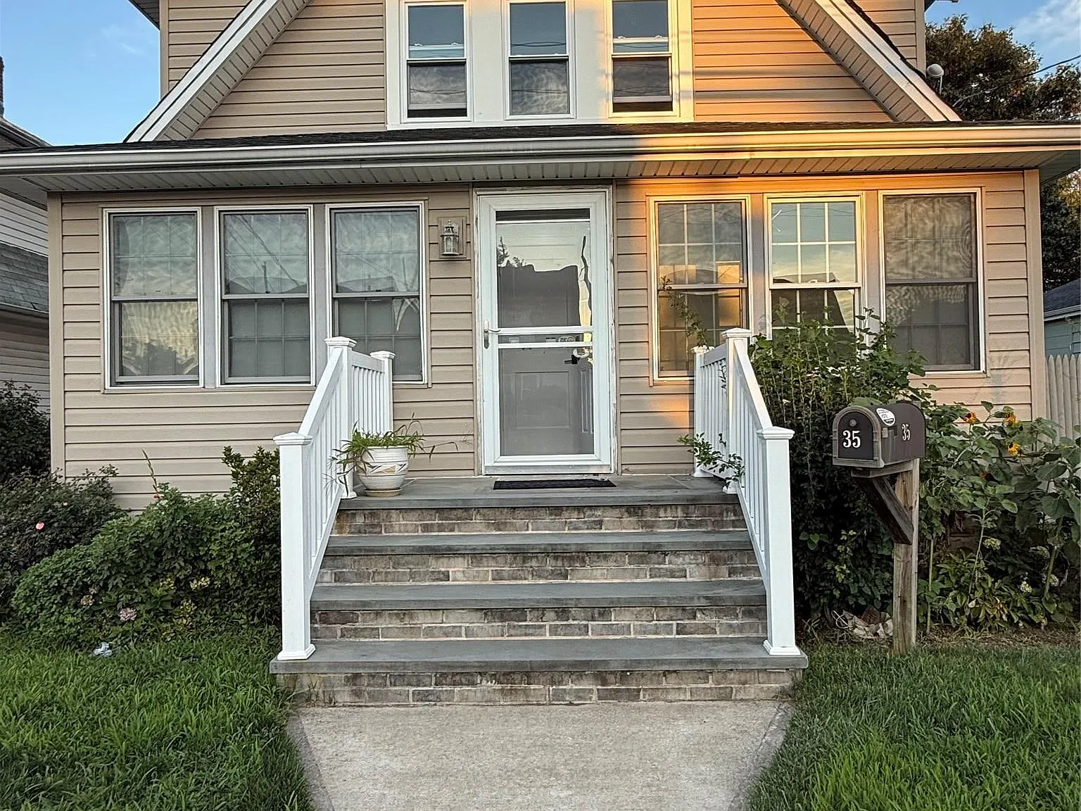 2 bed, 995 sqft, $3,599 — Photo 1